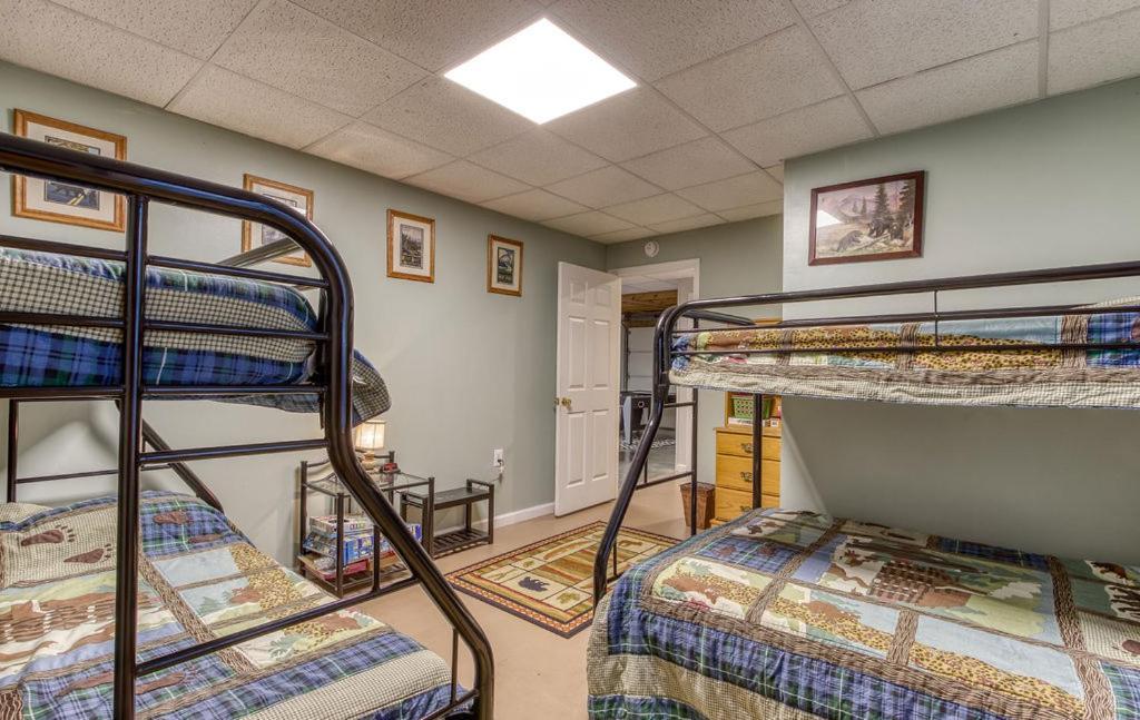 פיג'ן פורג' Rock Of Ages, Hot Tub, Game Room, Wifi, 1089 Free Tickets Each Paid Day, Dollywood And More מראה חיצוני תמונה