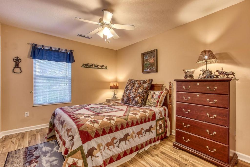 פיג'ן פורג' Rock Of Ages, Hot Tub, Game Room, Wifi, 1089 Free Tickets Each Paid Day, Dollywood And More מראה חיצוני תמונה