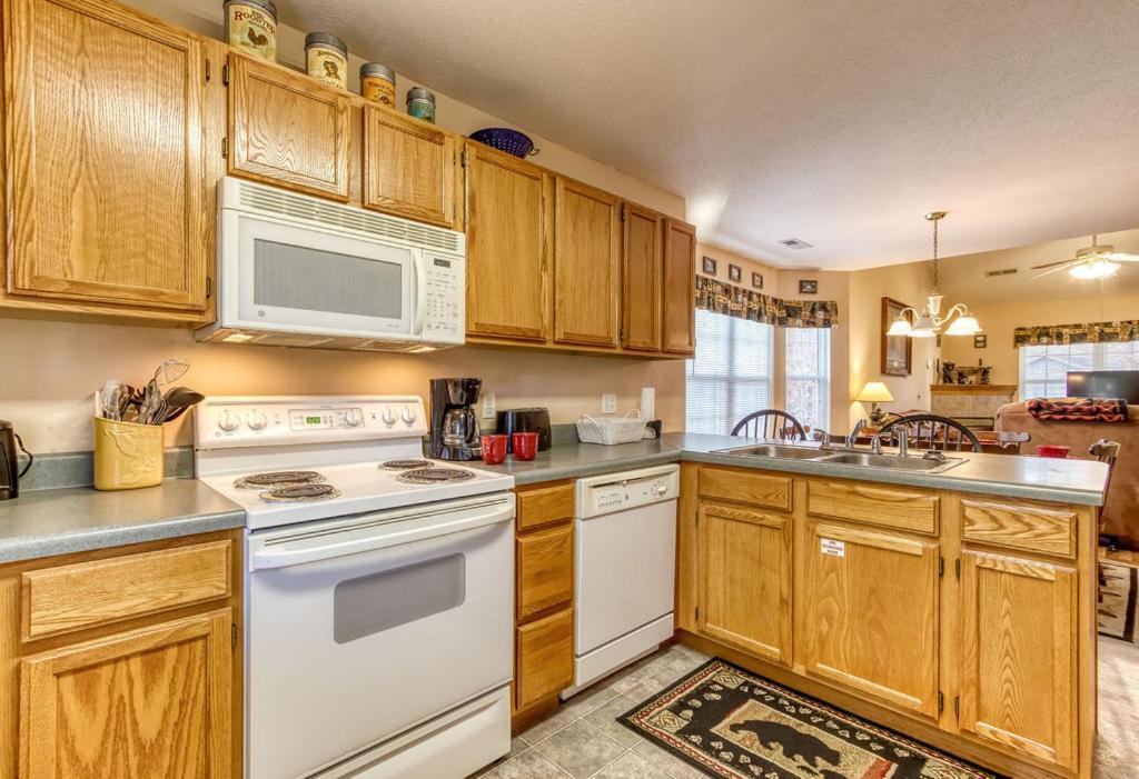 פיג'ן פורג' Rock Of Ages, Hot Tub, Game Room, Wifi, 1089 Free Tickets Each Paid Day, Dollywood And More מראה חיצוני תמונה