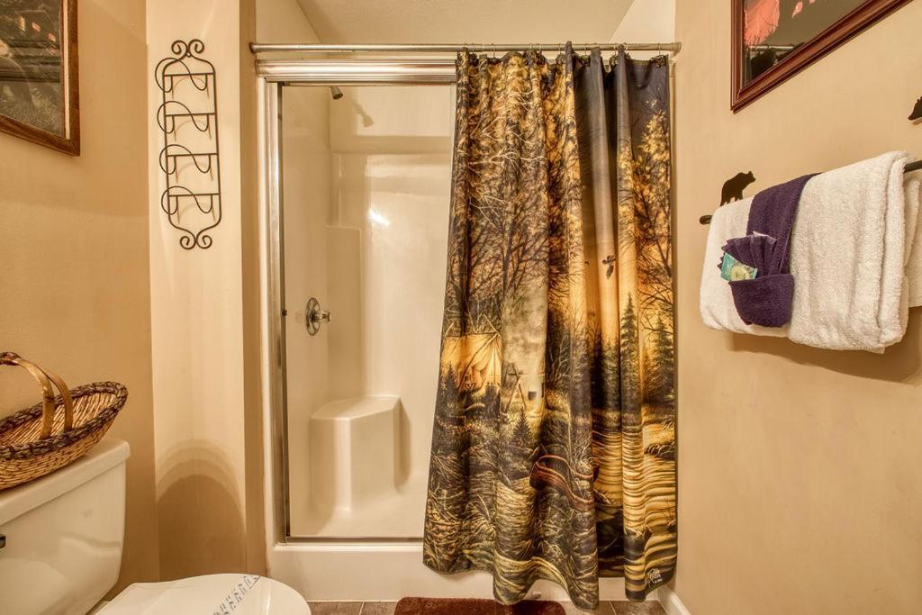 פיג'ן פורג' Rock Of Ages, Hot Tub, Game Room, Wifi, 1089 Free Tickets Each Paid Day, Dollywood And More מראה חיצוני תמונה