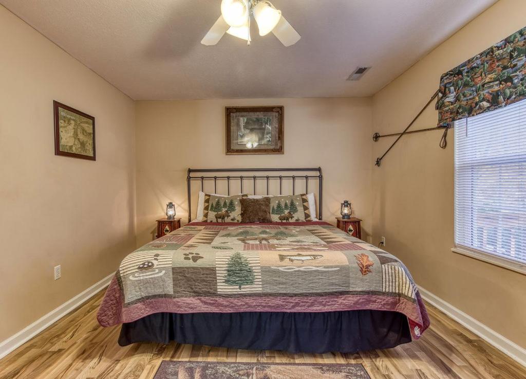 פיג'ן פורג' Rock Of Ages, Hot Tub, Game Room, Wifi, 1089 Free Tickets Each Paid Day, Dollywood And More מראה חיצוני תמונה