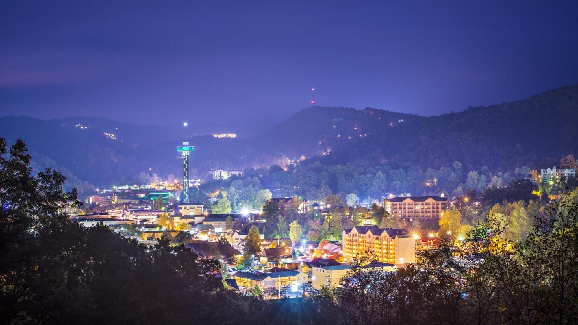 פיג'ן פורג' Rock Of Ages, Hot Tub, Game Room, Wifi, 1089 Free Tickets Each Paid Day, Dollywood And More מראה חיצוני תמונה