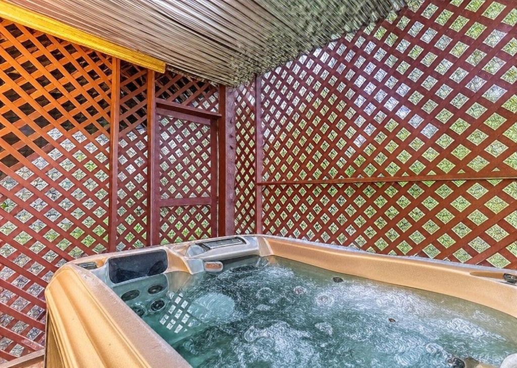 פיג'ן פורג' Rock Of Ages, Hot Tub, Game Room, Wifi, 1089 Free Tickets Each Paid Day, Dollywood And More מראה חיצוני תמונה
